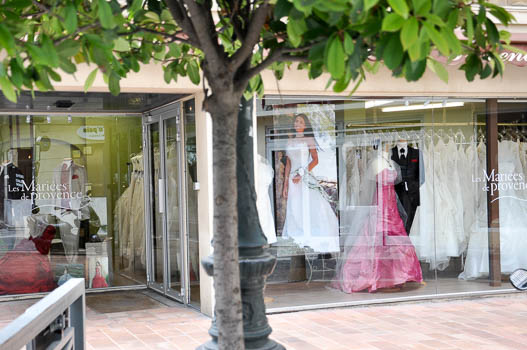 Boutique de mariage avec joli choix de chaussures de mariée Vers Avignon