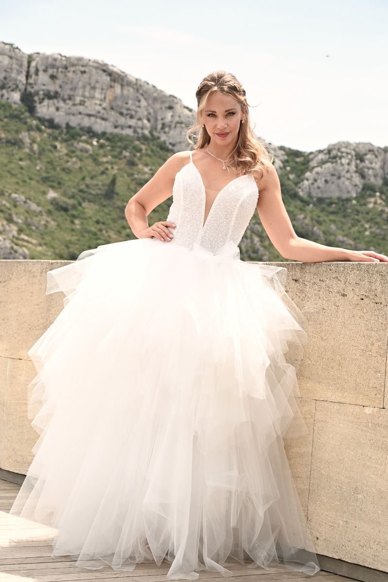 Robe de mariée courte devant longue derrière