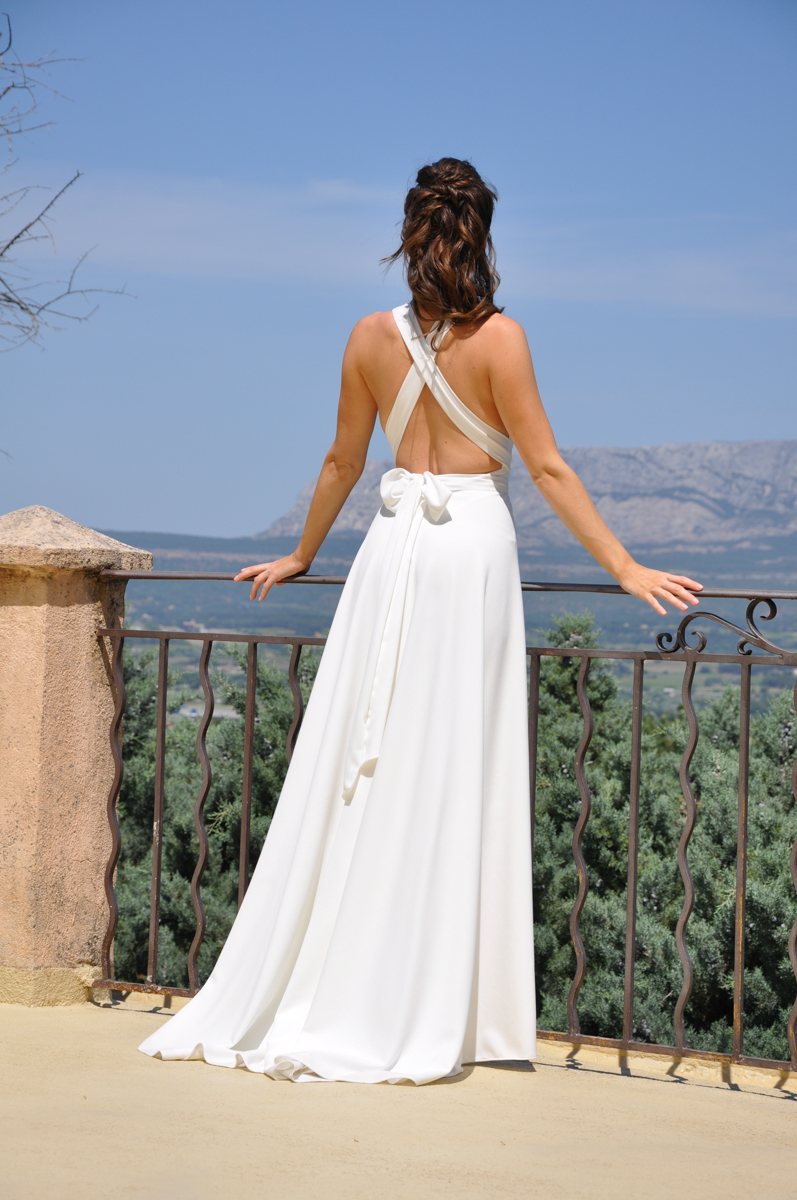 Robe de mariée grand décolleté dans le dos