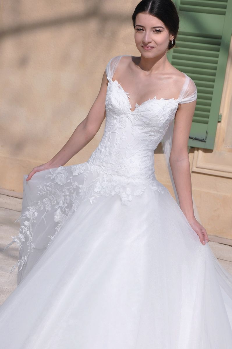 Robe de mariée col bateau