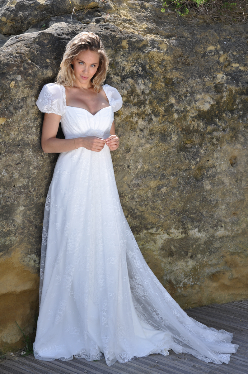 Robe de mariée en dentelle avec manches