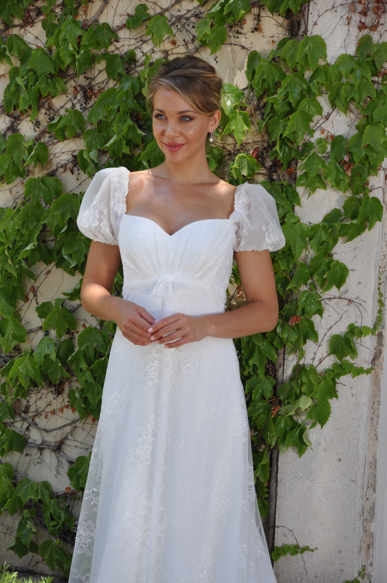 Robe de mariée en dentelle avec manches