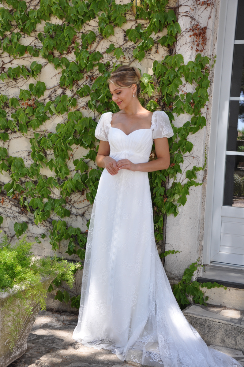 Robe de mariée en dentelle avec manches