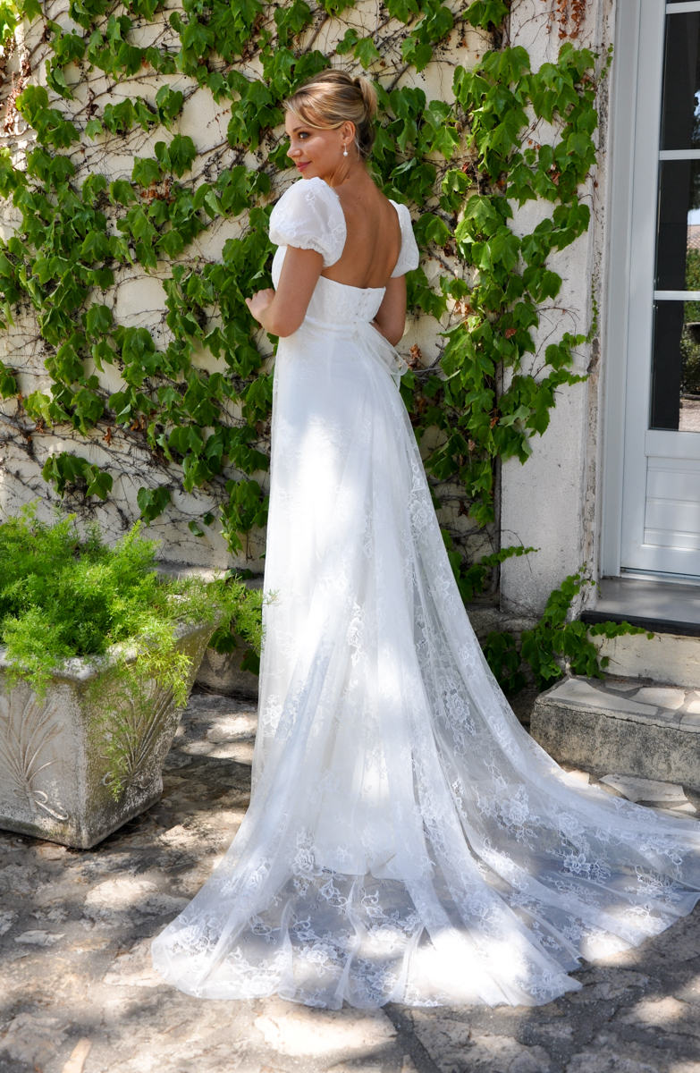 Robe de mariée en dentelle avec manches