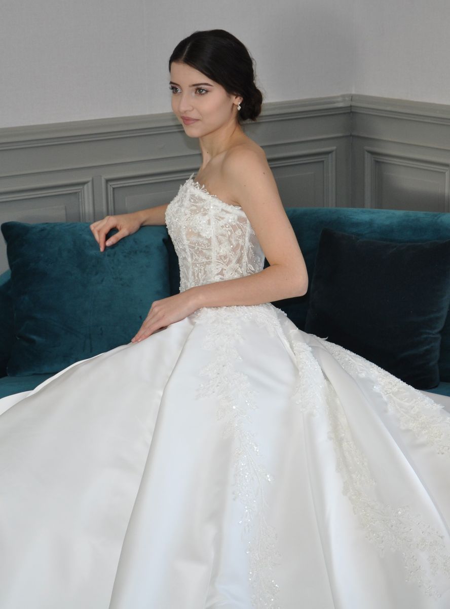 Robe de mariée  princesse en satin et perles