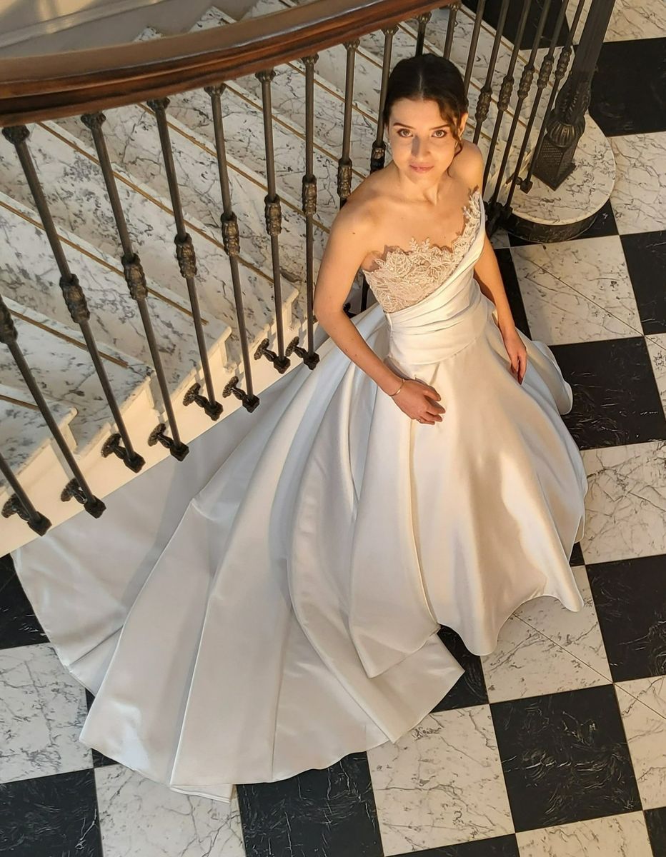 Robe de mariée princesse en satin et perles