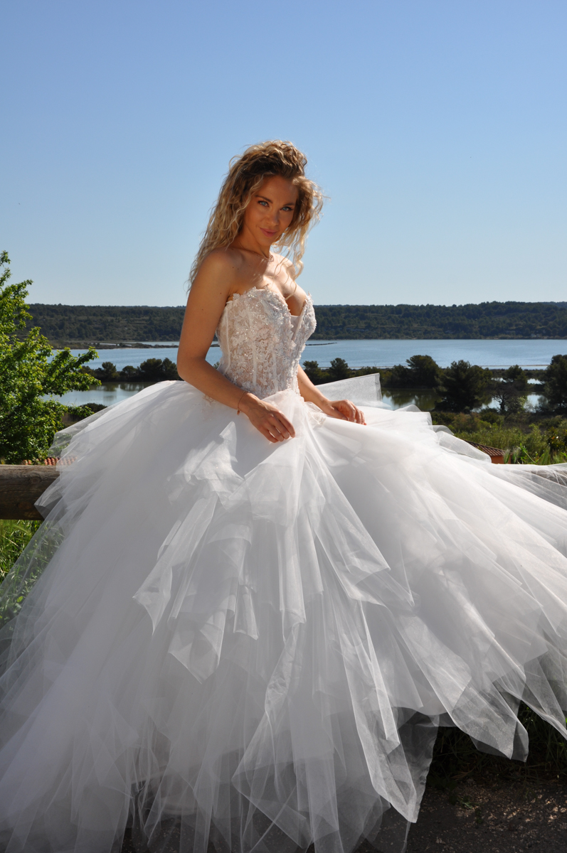 Robe de mariée romantique en dentelle perlée