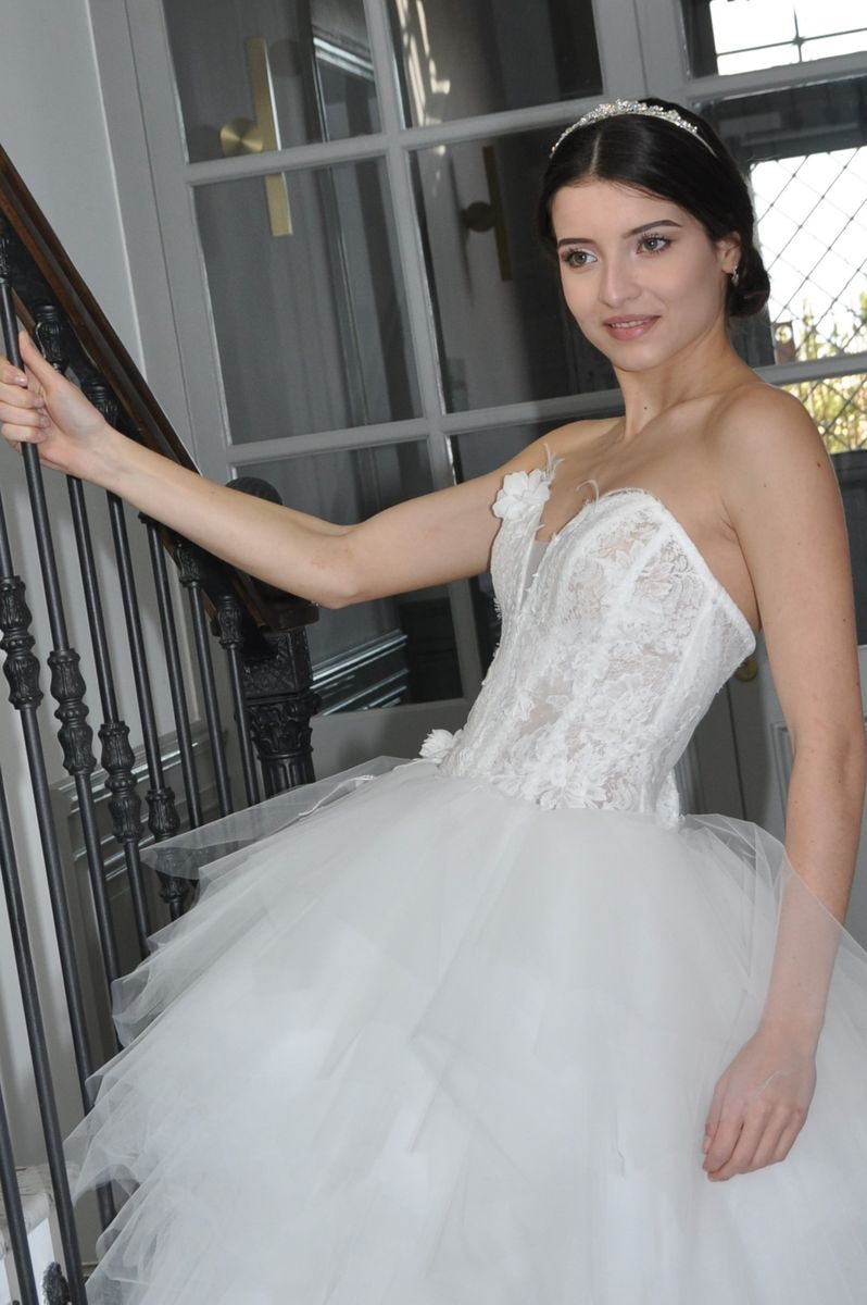 Robe de mariée transformable 2 versions : longue ou courte devant et longue derrière