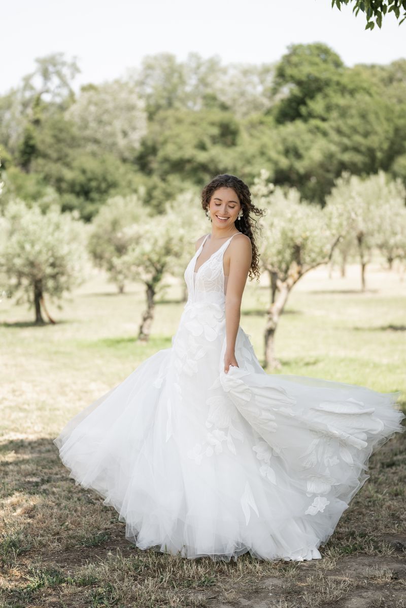 Robe de mariée grand décolleté au dos