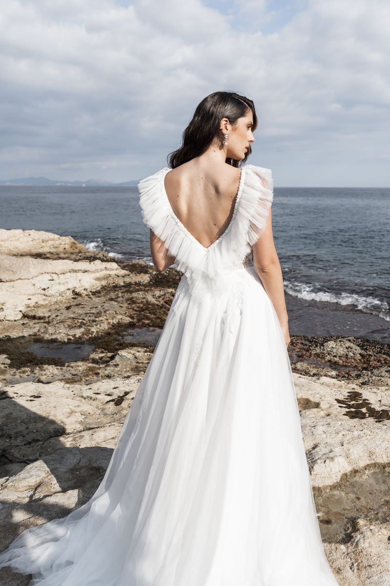 Robe de mariée bohème chic décolleté dans le dos