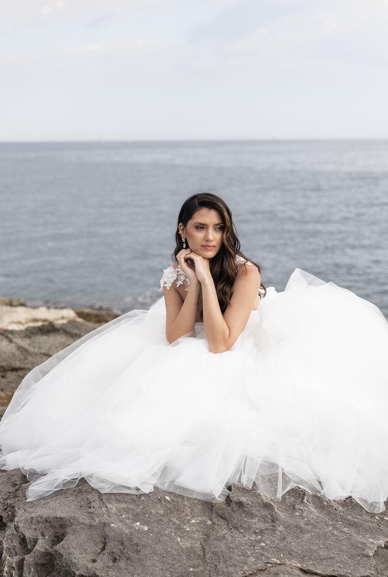 Robe de mariée en tulle forme princesse, cape pour robe de mariée