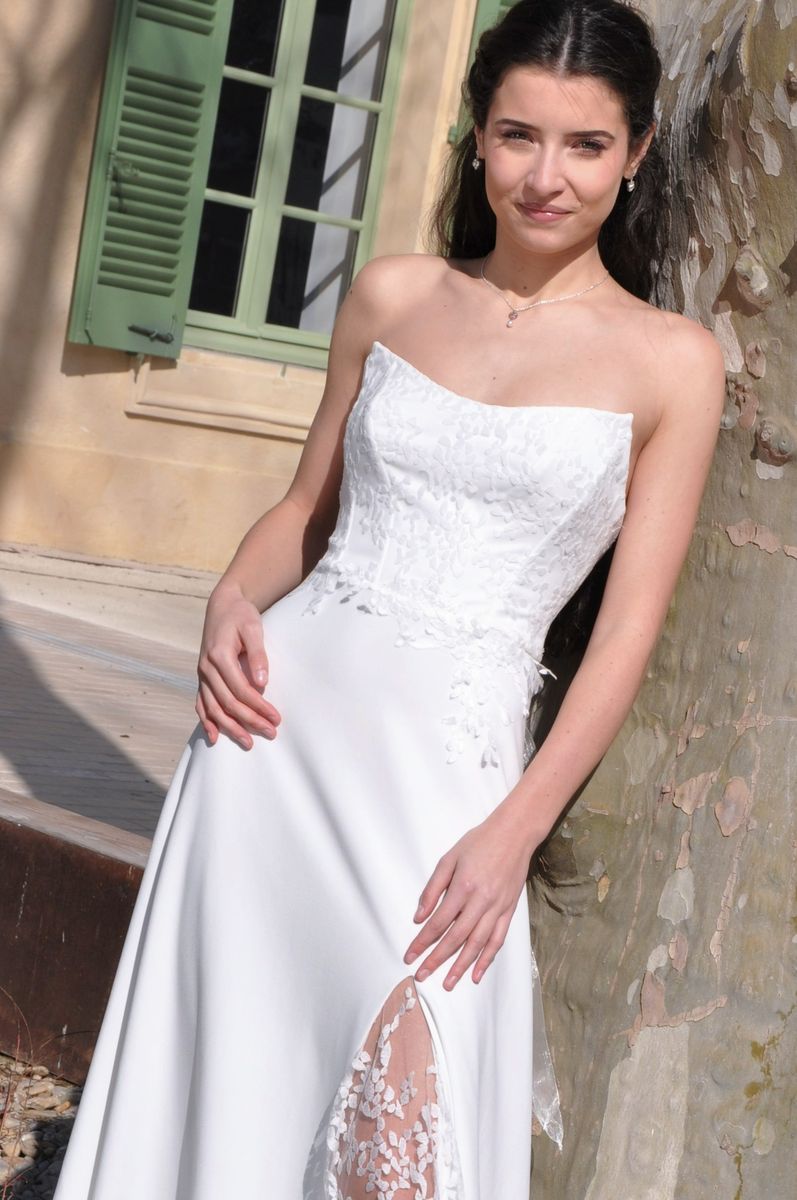 Robe de mariée bohème chic avec fente sur jupe