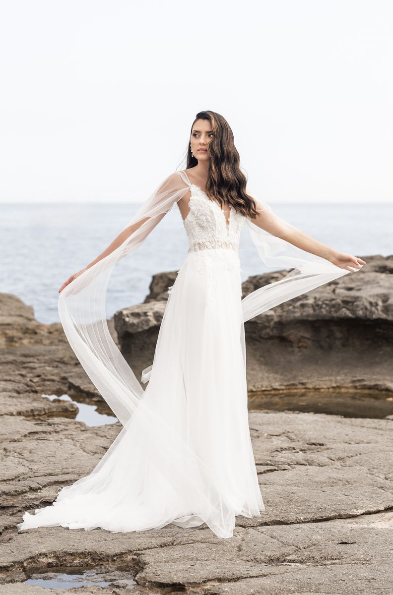 Mariage bohème chic ave cette robe de mariée finement perlée