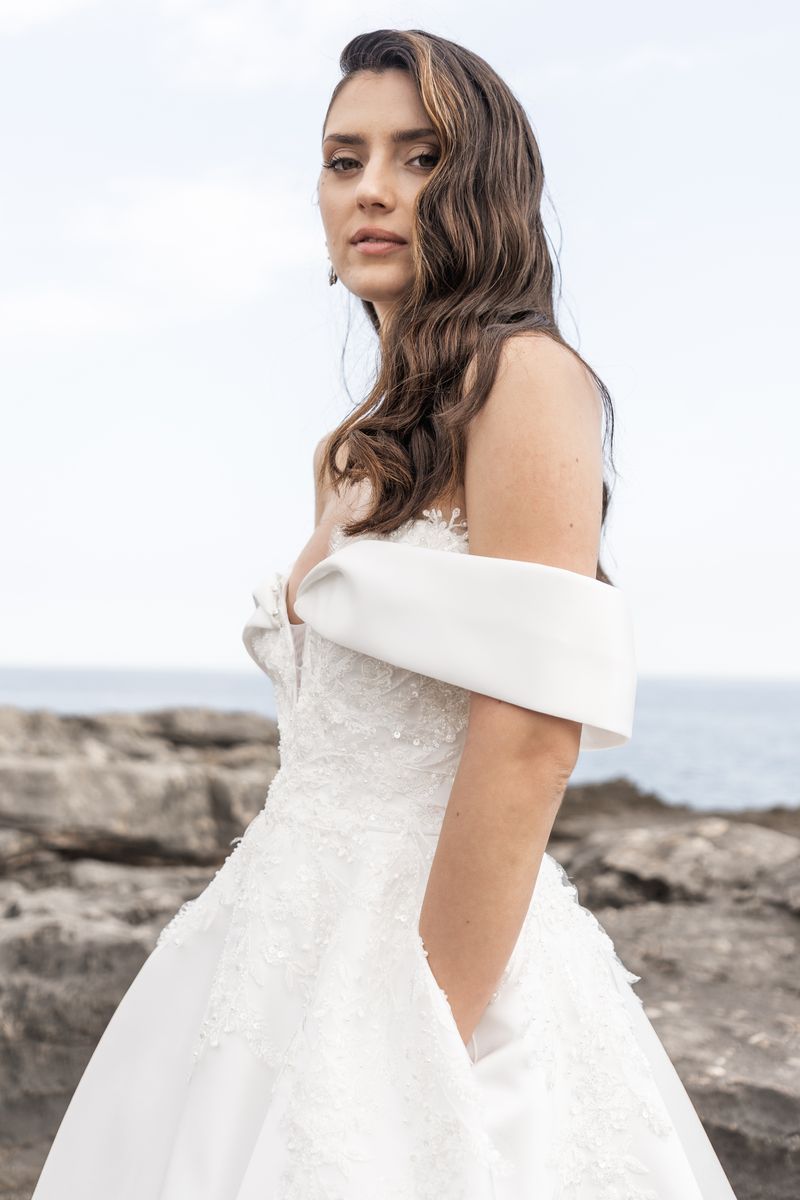 Robe de mariée en satin col bateau